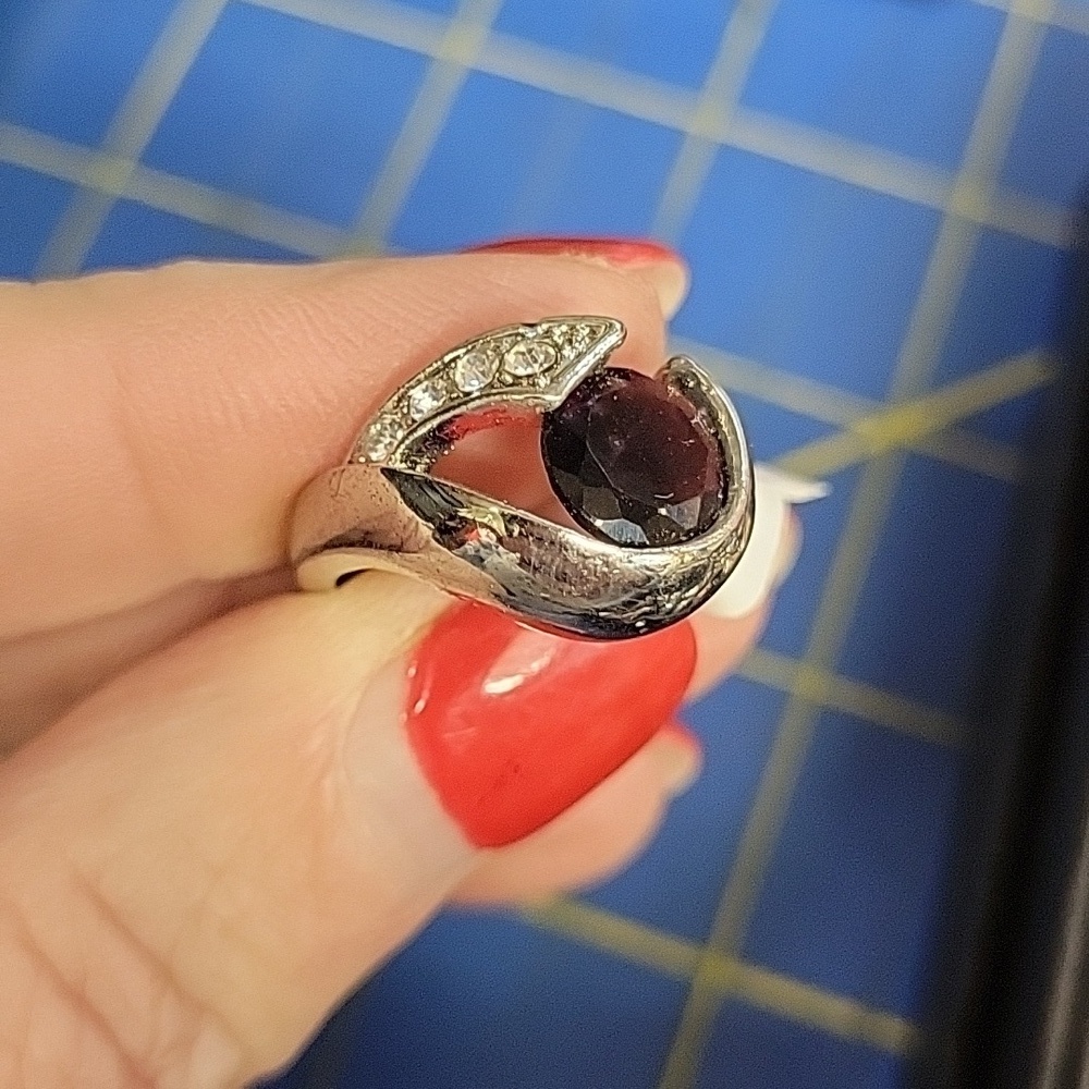 Beautiful Costume Jewelry Ring Size 7